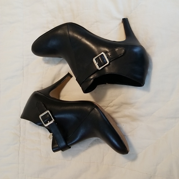 Vince Camuto Leather Upper Ankle Boots - Picture 1 of 14